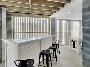 Under House Bar & Dining