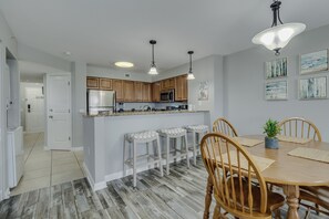 Dining Area and Bar