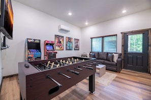 Smoky Mountain Sapphire's fun game room