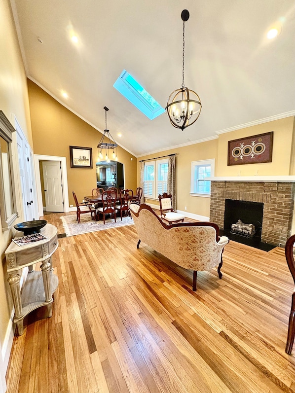 Light, bright great room