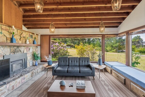 Indoors, Furniture, Living Room, Couch, Coffee Table