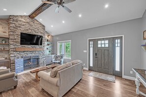 Indoors, Furniture, Living Room, Fireplace, Screen