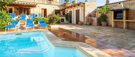 Swimming pool