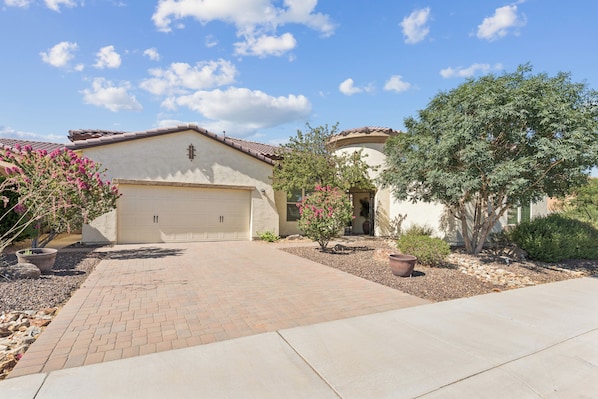 Desert Charm Meets Modern Comfort – Your Serene Oasis Awaits in CantaMia 55+