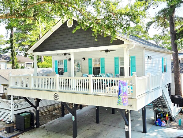 Spacious Covered Porch