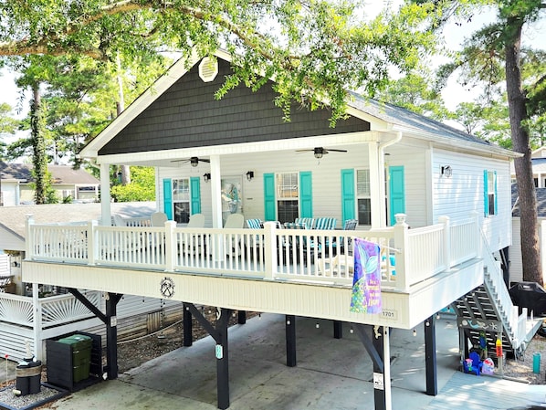 Spacious Covered Porch