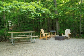 Picnic Table for The Nautical Glamping Tent close to Grotto