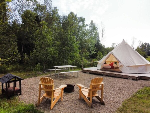 Outdoor of Fox's Den
