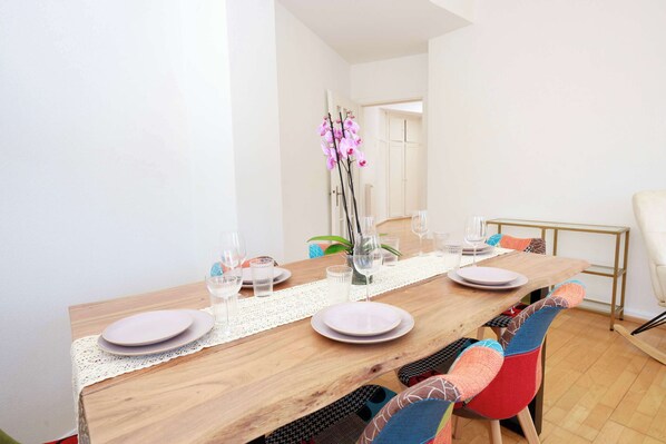 Dining Ttable