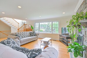 Living Room | 2nd Floor