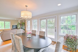 Dining Space | Dishware/Flatware | 2nd Floor