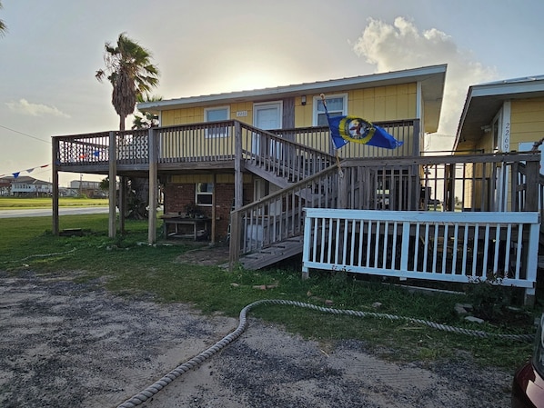 Front view of 2269 Hwy 1 "Thirsty Prairie".