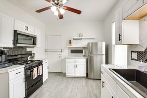 Kitchen | Keurig K-Duo | Toaster | Microwave