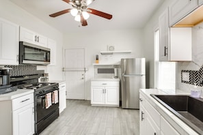 Kitchen | Keurig K-Duo | Toaster | Microwave