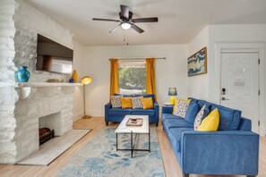 Living Room | Twin Sleeper Sofa | Free WiFi | Window A/C Units | Smart TV