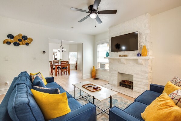 Kansas City Vacation Rental | 2BR | 1BA | 1,284 Sq Ft | Stairs Required
