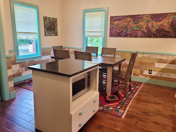 Eat in full kitchen