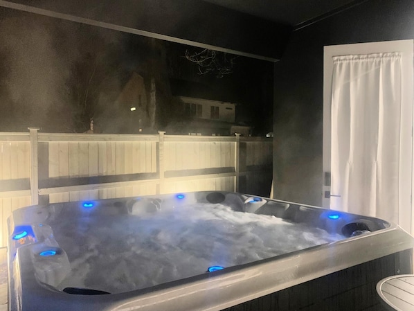 Bain à remous extérieur