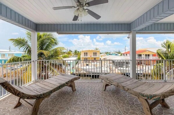 Water Views Vacation House with 3 beds, 2 baths in Key Largo with a  Boat Dock