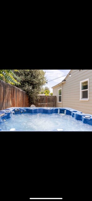 Bain à remous extérieur