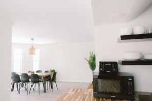 Large dining room to enjoy family meals.