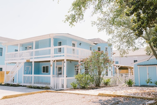 Ocean Blue is the downstairs unit in this property.
Gravel parking reserved for Ocean Blue guests, space for up to 5 cars.
Parents lay back & relax - fully fenced in yard for kids & dogs to enjoy.