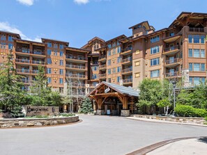 Exterior / Entrance