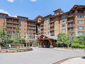 Exterior / Entrance