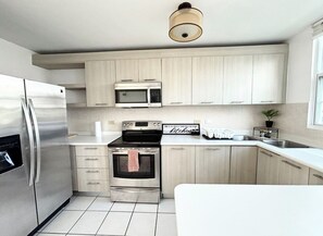 Fully equipped kitchen.