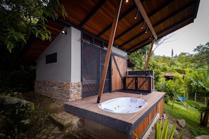 Bain à remous extérieur