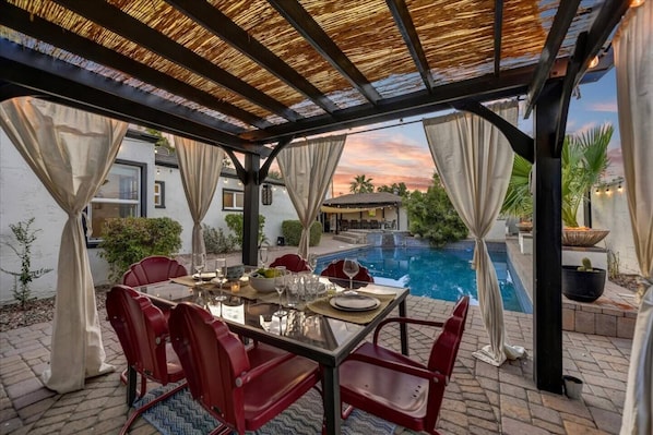 Large Covered patio to entertain, easy access to the kitchen and to the pool