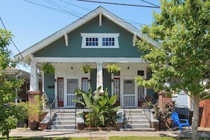 Friendly block with pets, great neighbors & tropical plants bouncing back from Jan 2025 snowstorm