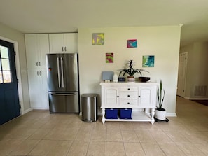 Full kitchen