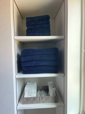 Face towels, bath towels, amenities