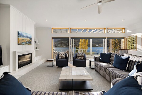 Bright living room with gas fireplace and radiant heating in a luxury Kelvin Heights lakefront villa.

