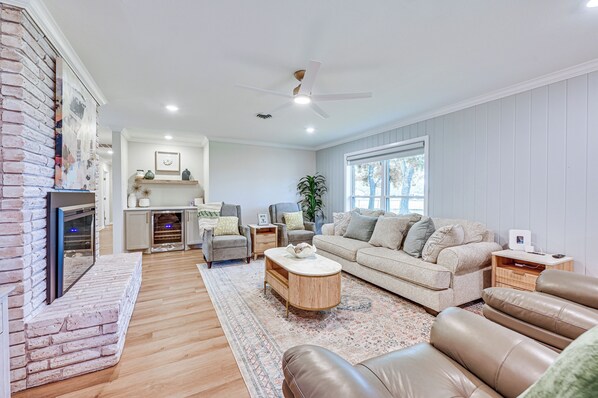 Longview Vacation Rental | 5BR | 3BA | 2,795 Sq Ft | 1 Step to Enter