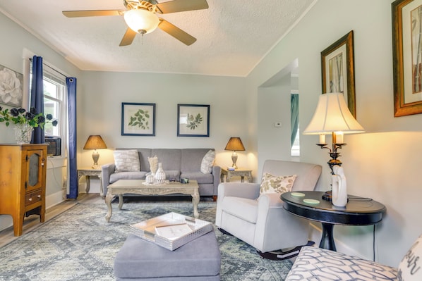 Dayton Vacation Rental | 3BR | 1BA | 1,040 Sq Ft | Stairs Required
