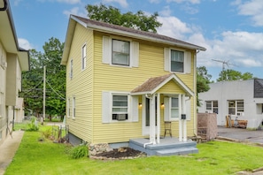 Property Exterior | Fenced-In Yard | Grill | Dining Table