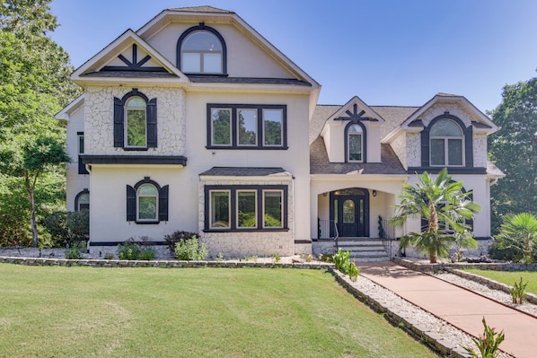 York Vacation Rental | 5BR | 8BA | Stairs Required | 8,147 Sq Ft