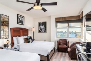 Unit with 2 Double size beds