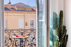 Balcony / Terrace / Patio