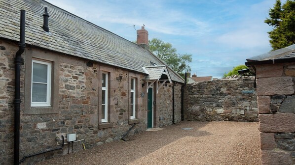 Cambridge House Cottage Number Two - the front of the cottage
