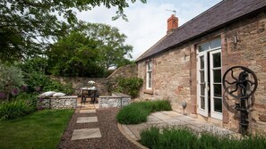 Cambridge House Cottage Number Two - the garden