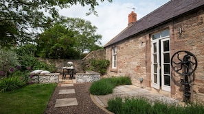 Cambridge House Cottage Number Two - the garden