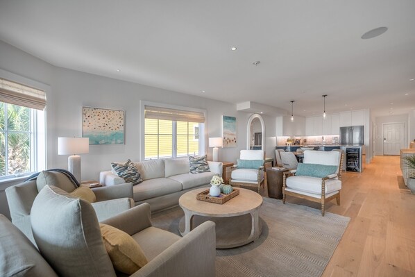 Palms Postcard | 1006 Ocean Blvd, Dunescape 103, Isle of Palms, SC | IOP Escapes
