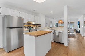 Kitchen | 15 Ocean Park Court | Isle of Palms, SC | IOP Escapes