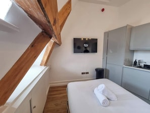 We provide fresh linen and towels for every guest