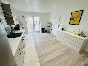 Fully equipped kitchen with cooker and hop, washing machine, toaster, kettle,