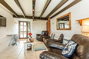 Living Room / Lounge