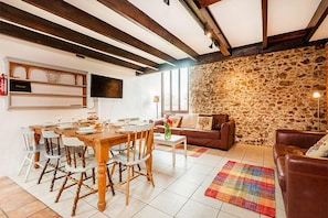 Living Room / Lounge